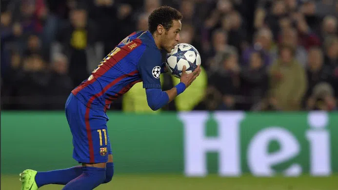 Neymar jogando pelo Barcelona.