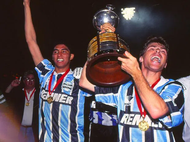 Grêmio de 95 venceu a Libertadores desse ano para euforia da sua torcida.