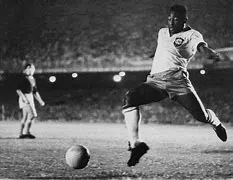 Pelé: O Rei do Futebol e Seus Momentos Inesquecíveis