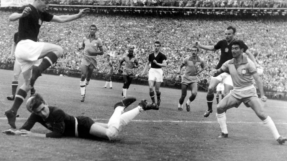 Brasil enfrenta a Hungria na semifinal da Copa do Mundo 1954