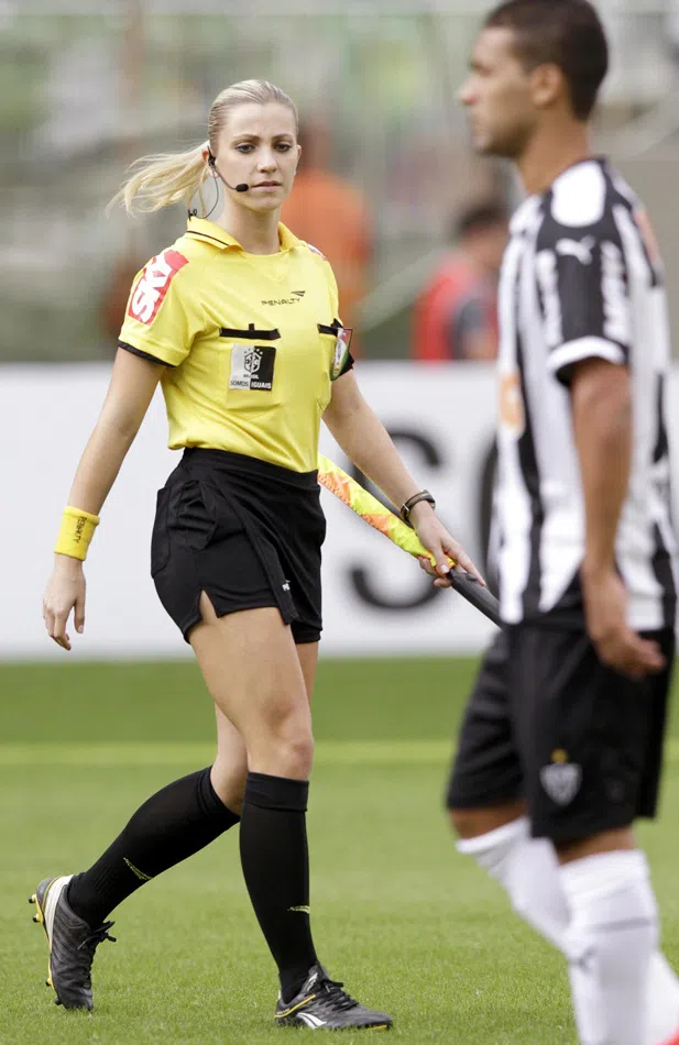 Fernanda se tornou uma figura simbólica, que desmistificou a ideia de que a arbitragem é um campo exclusivo para homens.
