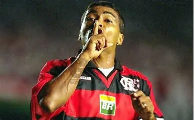 Romário foi contratado ao Barcelona pelo Flamengo naquela que foi a maior transferência à data.