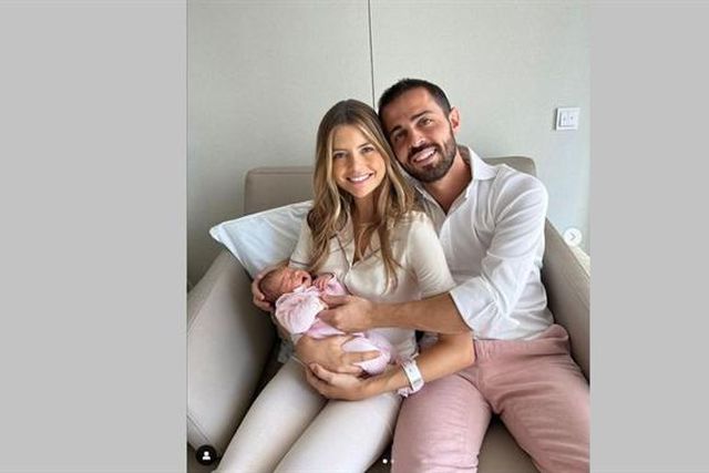 Bernardo Silva apresenta a filha Carlota