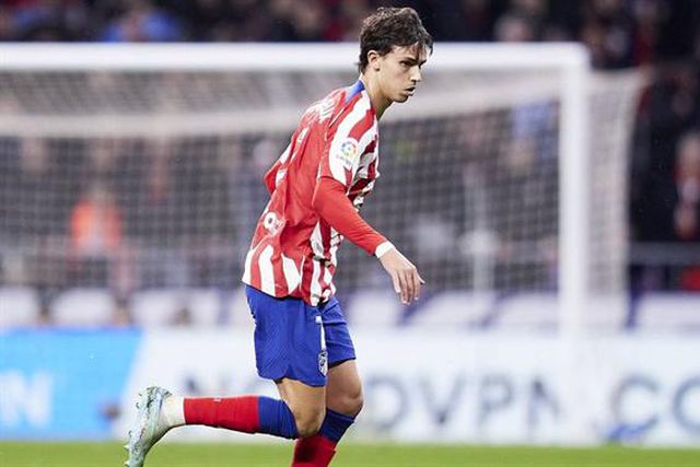 João Félix já está em Barcelona (vídeo)