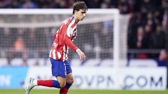 João Félix já está em Barcelona (vídeo)