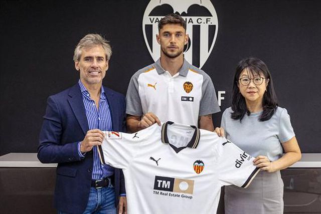 Oficial: Yaremchuk chega por empréstimo do Club Brugge