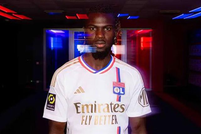 Oficial: ex-Sporting e Aves chega por empréstimo do Troyes