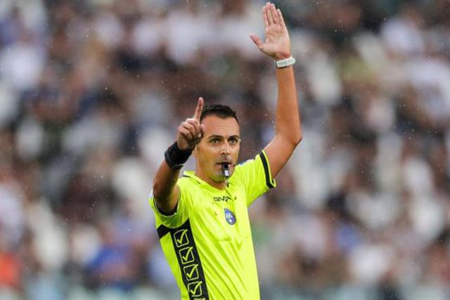 Árbitro e VAR suspensos após erro clamoroso