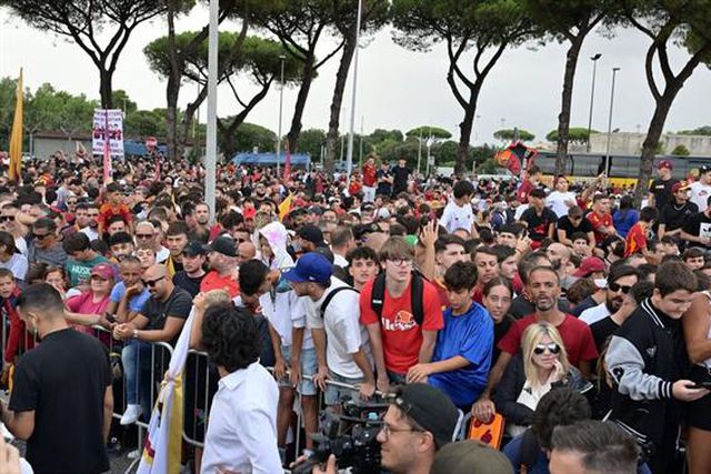 Lukaku já chegou e desatou a loucura! (fotogaleria e vídeos)