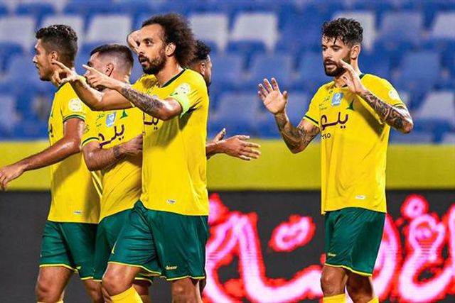 Fábio Martins no melhor e no pior em duelo de treinadores portugueses