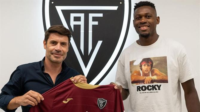 Oficial: Eduvie Iboka aumenta soluções para a frente de ataque