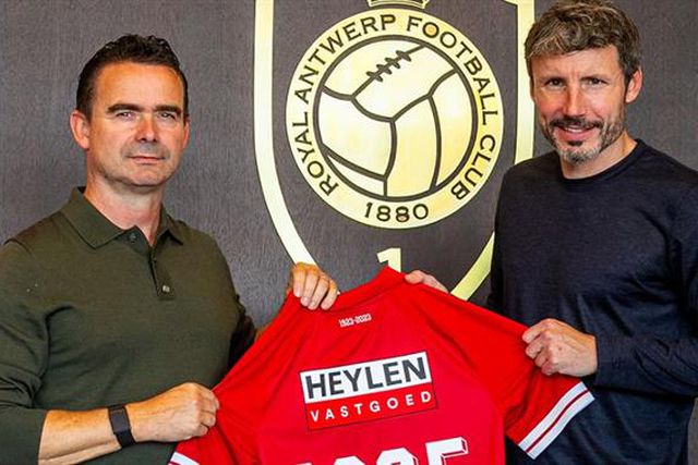 Vai defrontar o FC Porto e renova contrato