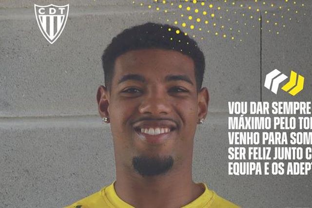 Oficial: Extremo brasileiro cedido pelo Estrela da Amadora