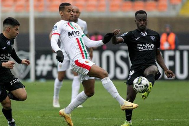 Mafra adianta-se e garante Balbúrdia