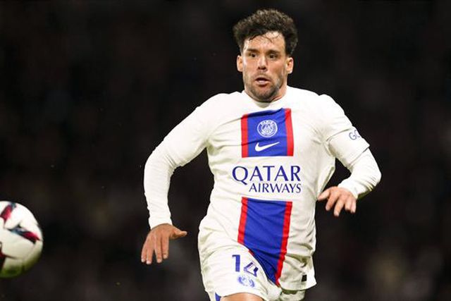 Juan Bernat está fechado!