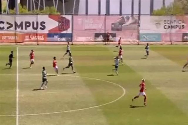 Médio do Benfica com golo para... correr mundo! (vídeo)