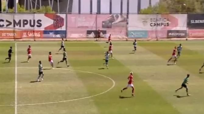 Médio do Benfica com golo para... correr mundo! (vídeo)