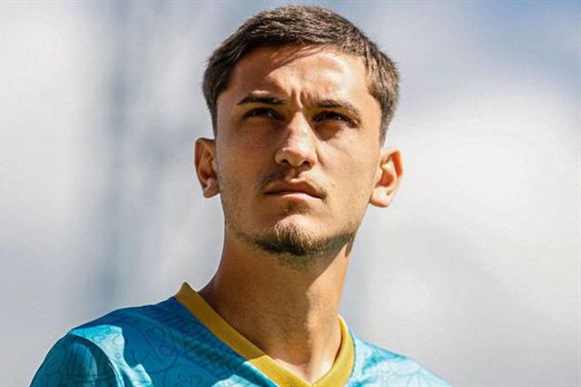 Oficial: Galos reforçam eixo da defesa