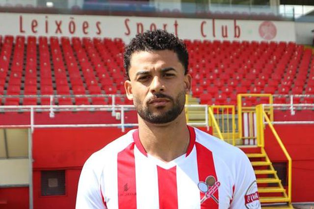 Oficial: Henrique Gelain para a esquerda da defesa