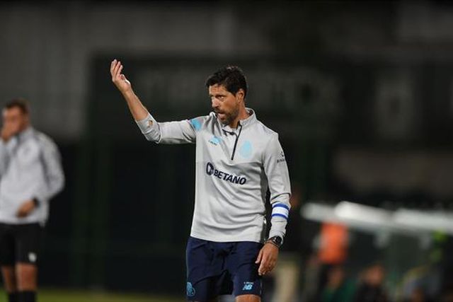 «É uma caricatura do futebol português, alterar decisões por telefone...»