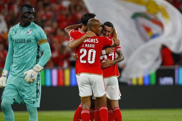 Rafa serve Di María para o 2-0 (vídeo)