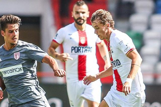 Aves SAD vence em Leiria e cola-se ao Santa Clara no topo