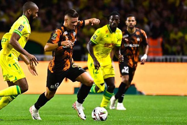 Com Vitinha, Marselha não aproveita superioridade numérica em Nantes