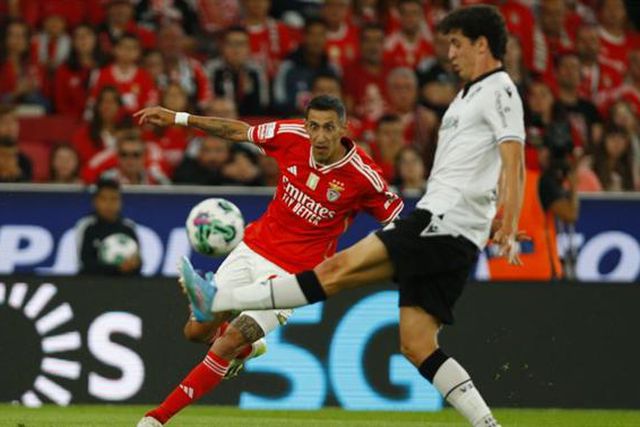 Di María cruza para golo à ponta de lança… do central do V. Guimarães (vídeo)