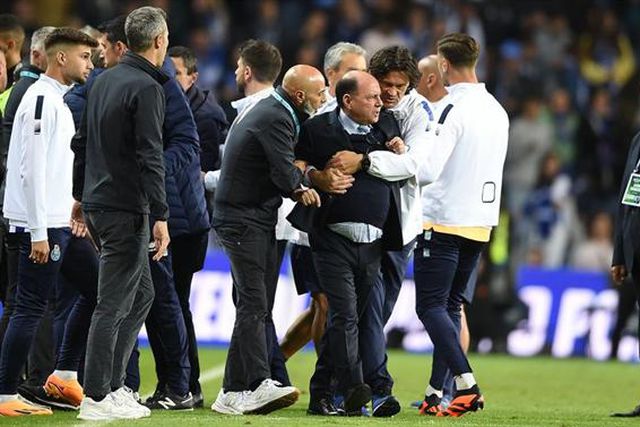 Luís Gonçalves expulso após o apito final