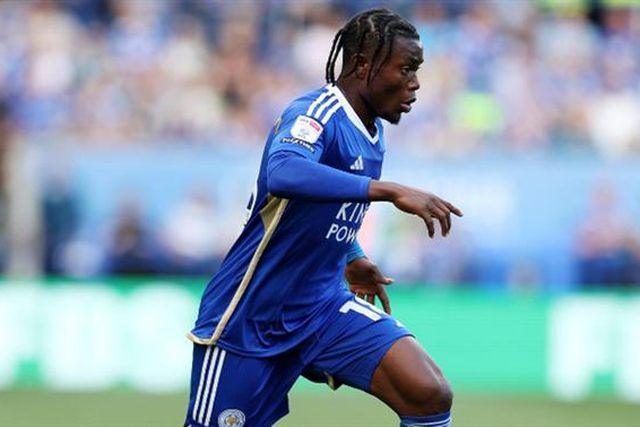 Fatawu quase marca na estreia (vídeo)