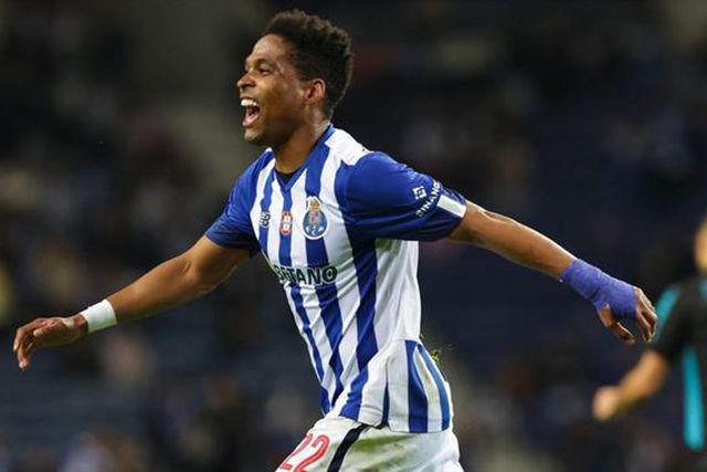 Duas mexidas na defesa para o Arouca: e há reforço no banco!