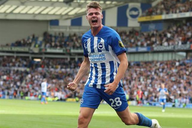 Avançado de 18 anos brilha na vitória do Brighton frente ao Newcastle (veja os golos)