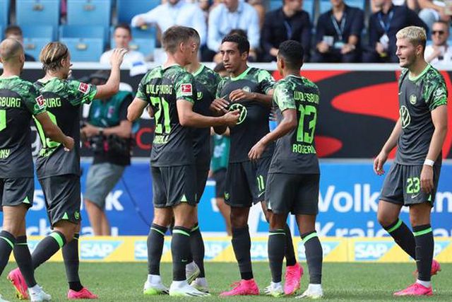 Tiago Tomás marca mas perde; Leverkusen de Grimaldo em grande