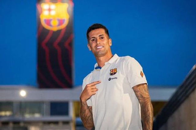 Cancelo já fala à Barça e não esquece o Benfica