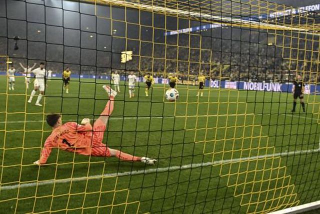 Dortmund desperdiça dois golos de vantagem e empata com recém-promovido