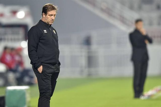 Brahimi bisa na goleada do Al-Gharafa de Pedro Martins