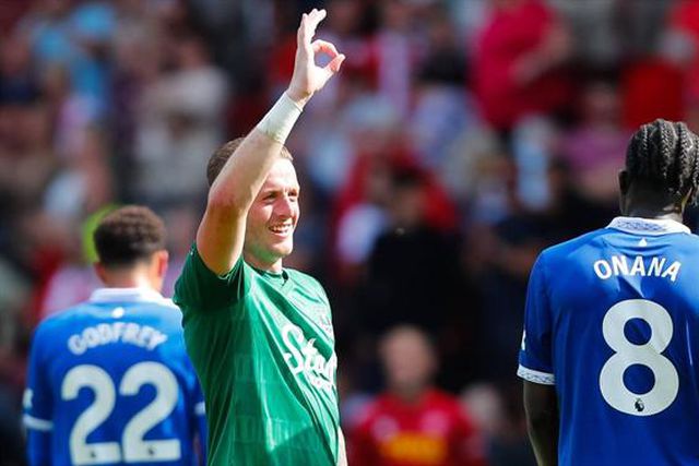 Pickford em destaque: faz autogolo e acaba jogo com duas defesas absurdas consecutivas (vídeos)