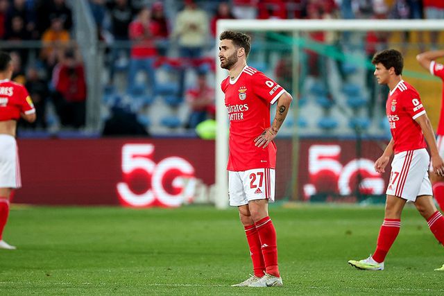 Benfica à deriva