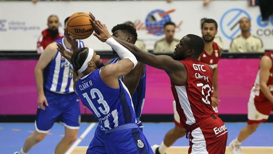 Depois do futebol, o basquetebol: FC Porto derrota Benfica e isola-se no comando