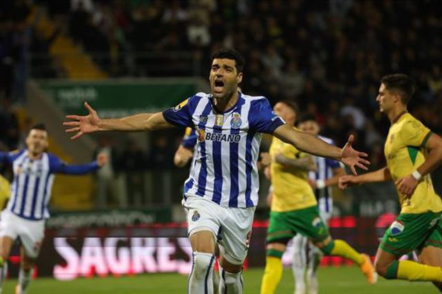 Dragões passam em Paços de Ferreira e estão a um ponto do Benfica (veja o resumo)