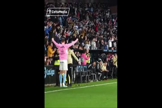 João Meireles, adjunto de Carlos Carvalhal no Celta de Vigo, celebra de forma efusiva