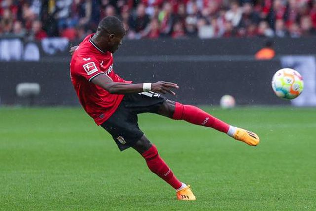 De olho em extremo francês se Hazard sair