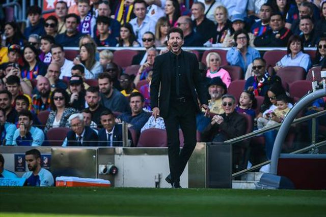 Simeone dá os parabéns ao Barcelona: «Vão ser campeões e merecem»
