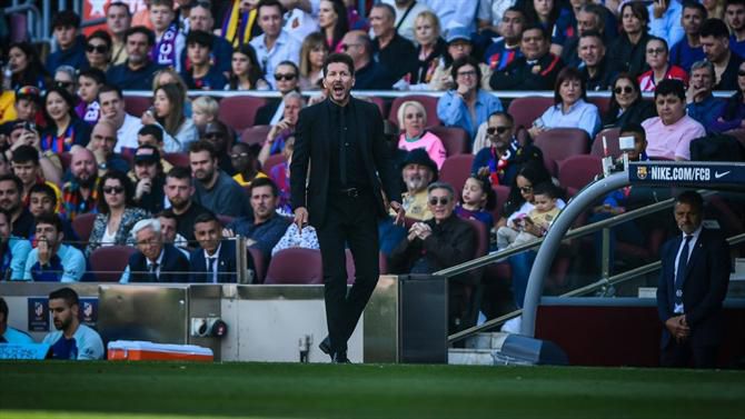 Simeone dá os parabéns ao Barcelona: «Vão ser campeões e merecem»