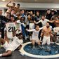 Os jogadores do Real Madrid a festejar no balneário (vídeo)