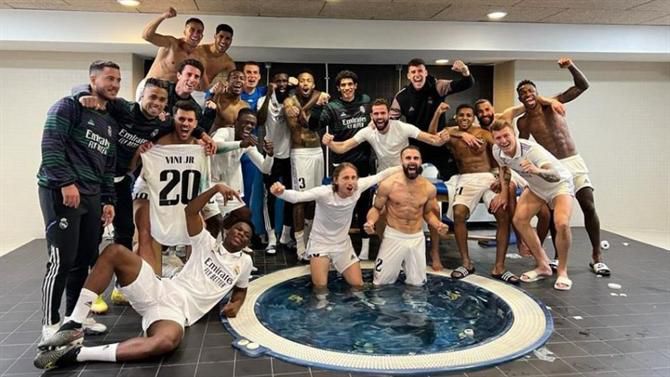 Os jogadores do Real Madrid a festejar no balneário (vídeo)