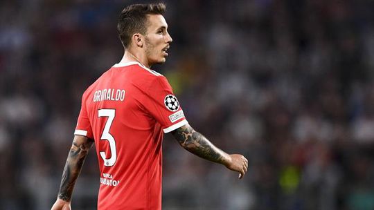 «A escolha do Grimaldo é má e o Leverkusen cometeu um grande erro»