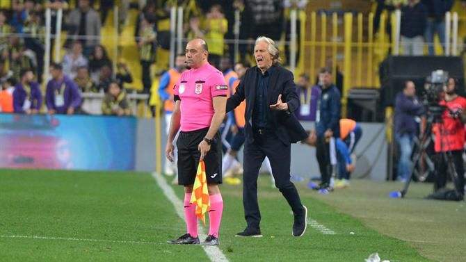 Incrível: Fenerbahçe, de Jorge Jesus, não aproveita deslize do Galatasaray (vídeo)