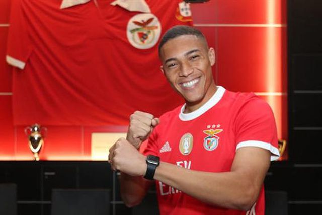 Vinícius recorda passagem pela Luz: «Olhavam para mim de maneira diferente…»