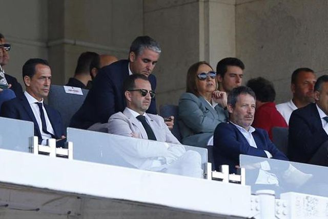 Claque apupou Varandas